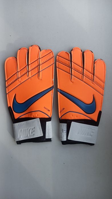 Футбольні рукавиці