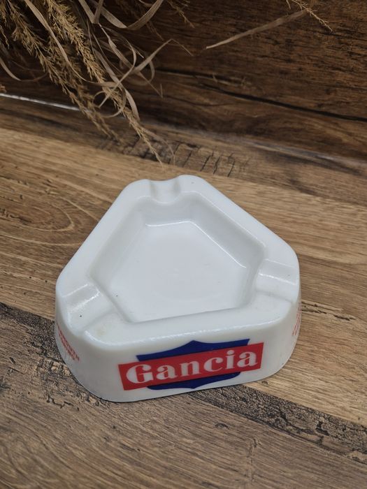 Popielniczka z lat PRLu Gancia