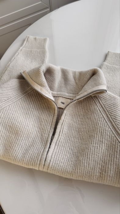 Трендова кофта на замку