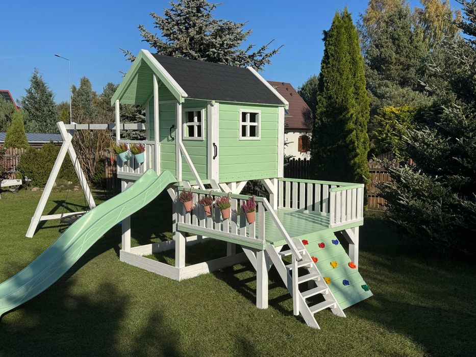 duży plac zabaw huśtawka domek dla dzieci