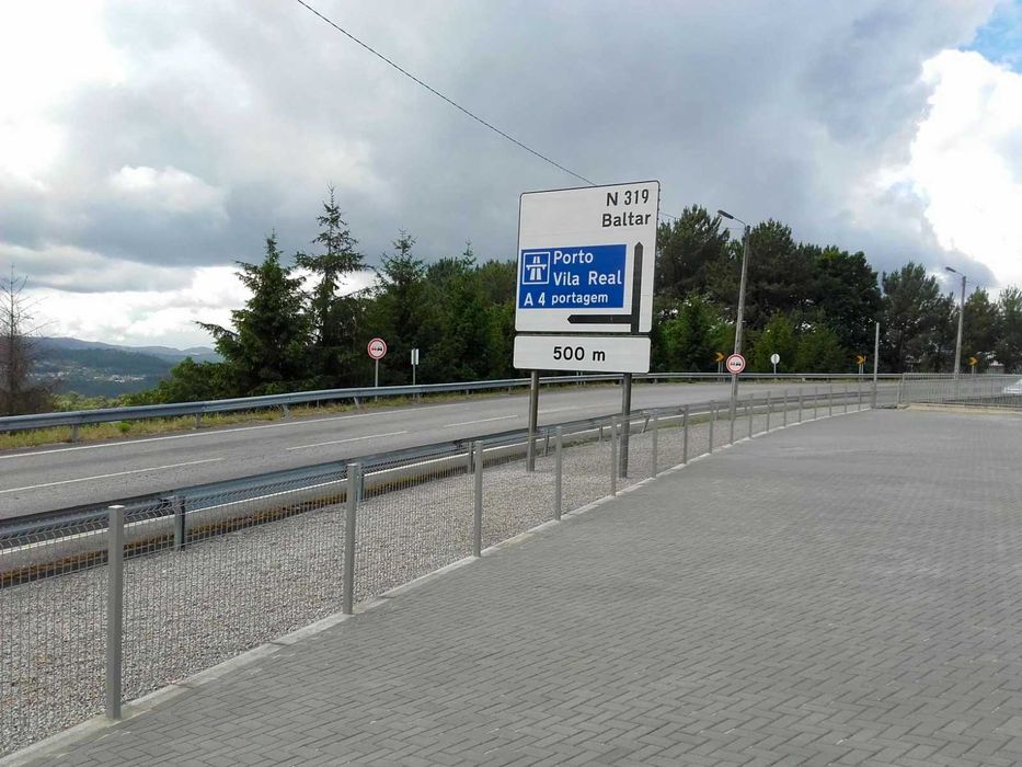 Aluga-se Espaço Comercial a 500m da portagem Baltar/Parada