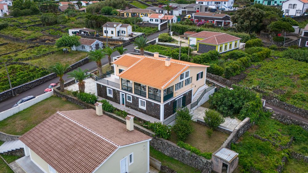 MORADIA T3+T1-Biscoitos-Ilha Terceira-Açores