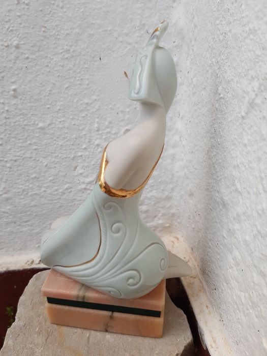 Figura de porcelana marca Galos