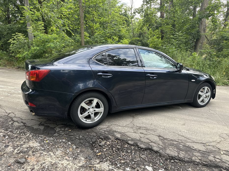 Lexus is 220d, 2007рік