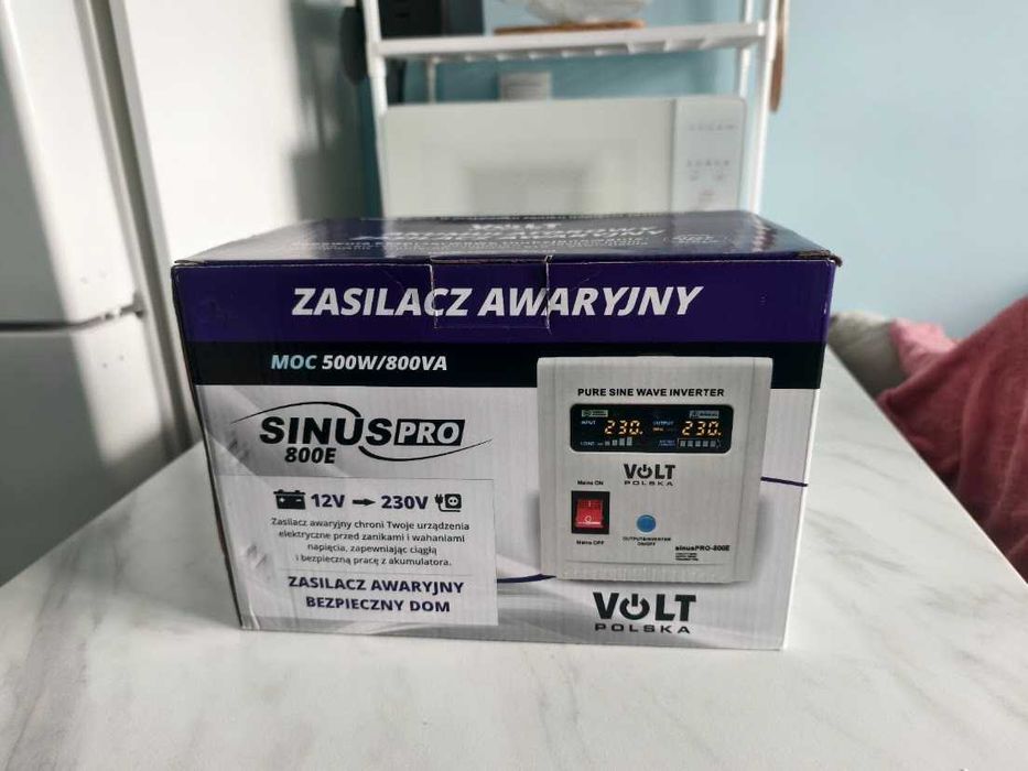 Гібридний ДБЖ/інвертор Volt Polska SINUS PRO 800 E 12/230V 500/800W