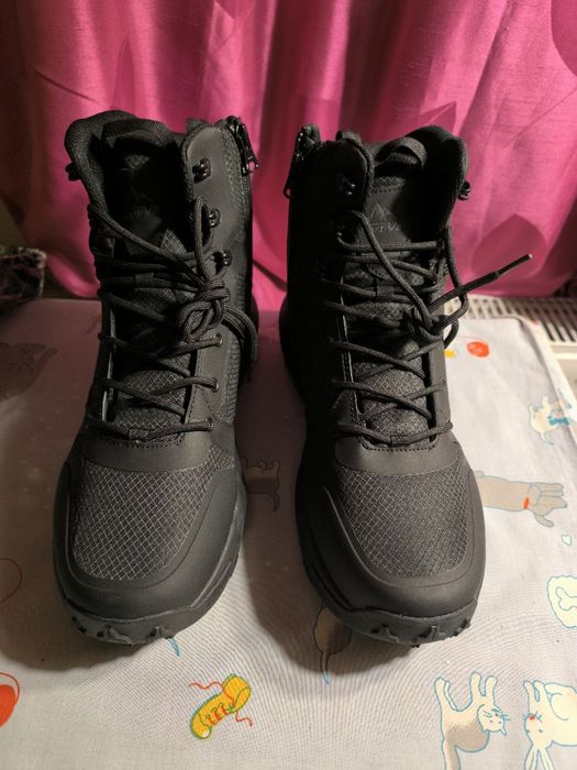 Новые ботинки с защитой от воды