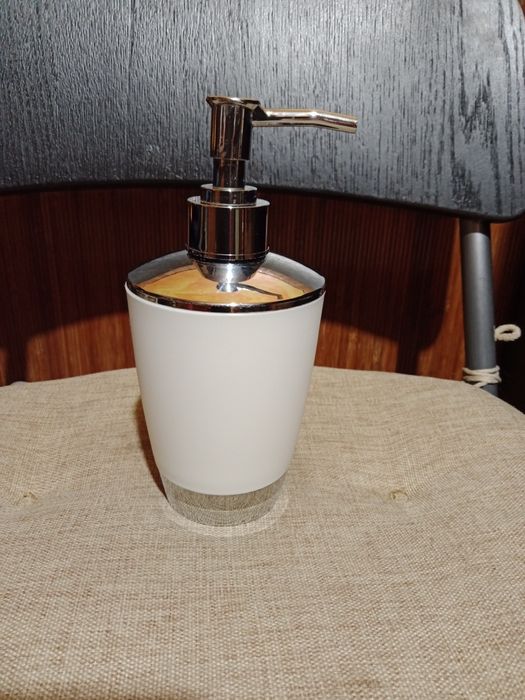 Диспенсер для жидкого мыла или моющего средства