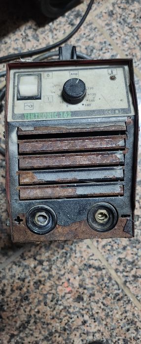Máquina de soldar tektronic 162 A  220v  . Soldar bem ,lectrodo e tig