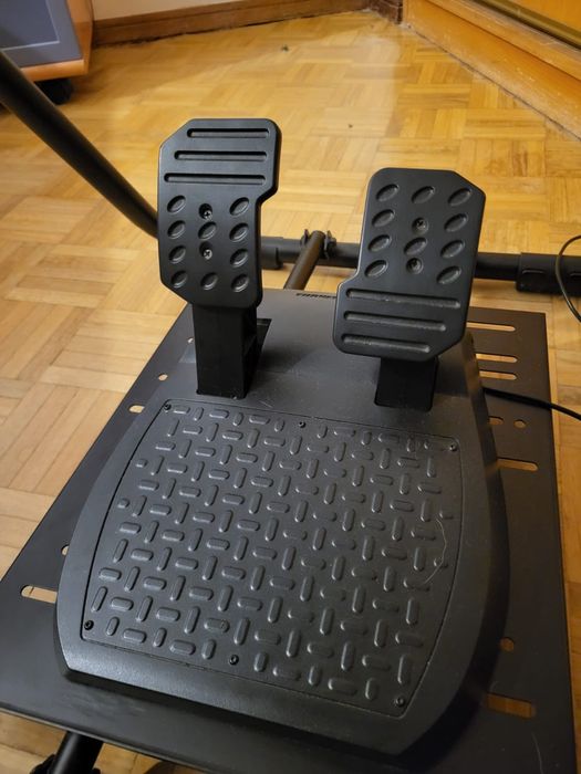 Suporte com volante, podais e mudanças