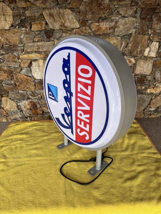 Luminoso Vespa Servizio