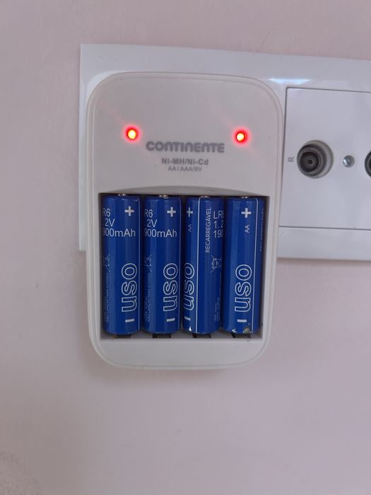 Carregador de Pilhas Recicláveis, 4 espaços