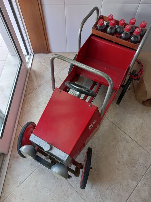Carrinho de pedais coca cola