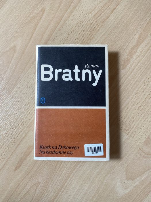 Kiosk na Dębowego Na bezdomne psy Roman Bratny