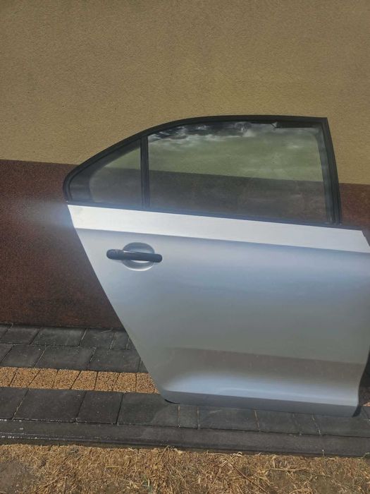 Komplet 4 drzwi do Skoda Rapid 2018, srebrne. Bardzo ładne.