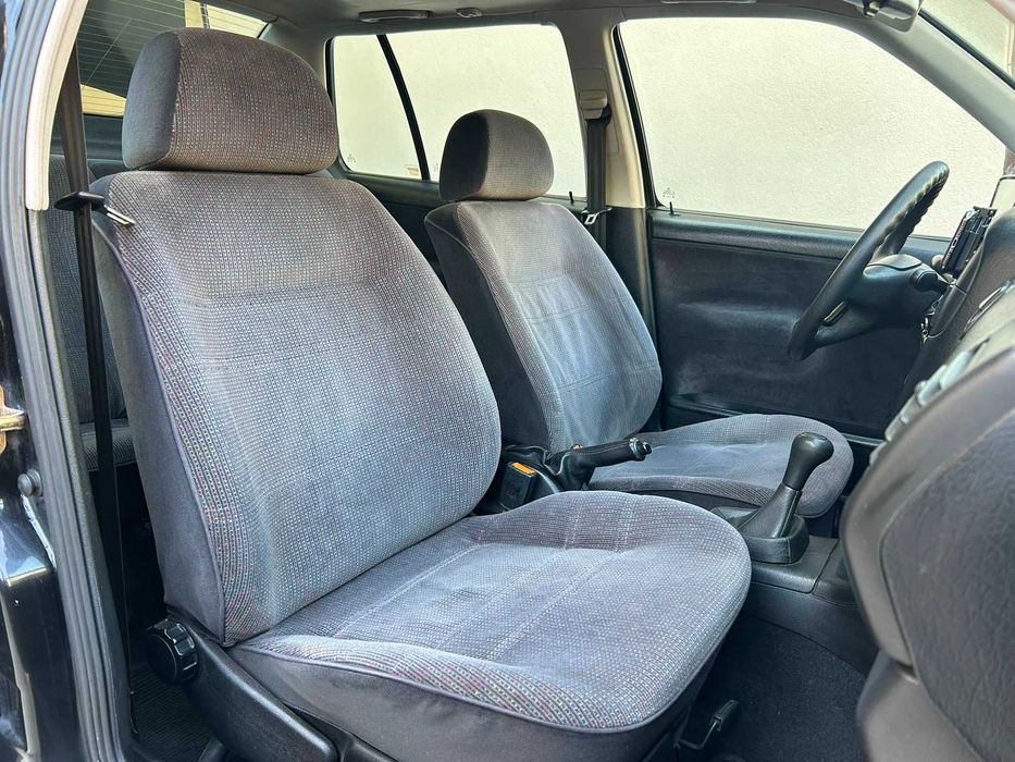 VOLKSWAGEN VENTO 1.6 GL ** 70 MIL KMS!!