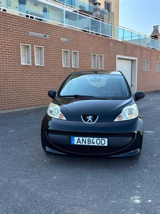 Peugeot 107 1.0 – 2006 | 145.668 km | €4.500