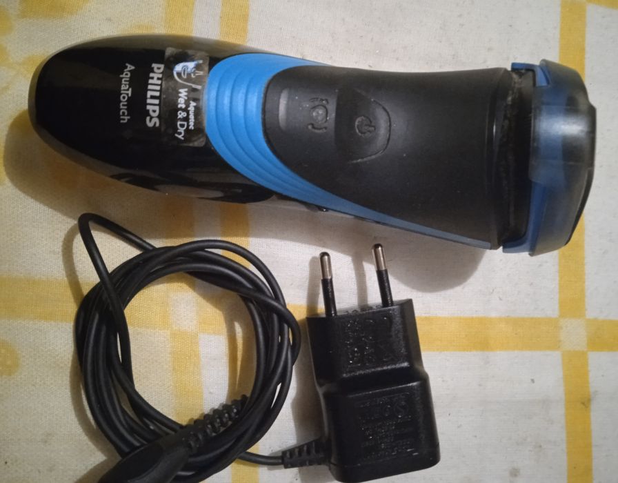 Máquina de barbear Philips AquaToutch Wet & Dry
