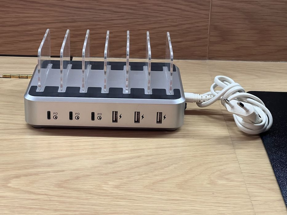 Carregador 6 portas para tablets e telemoveis, 3 USB-A + 3 USB-C