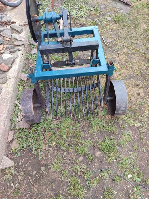 Картопле копалка для мотоблока чи міні трактора