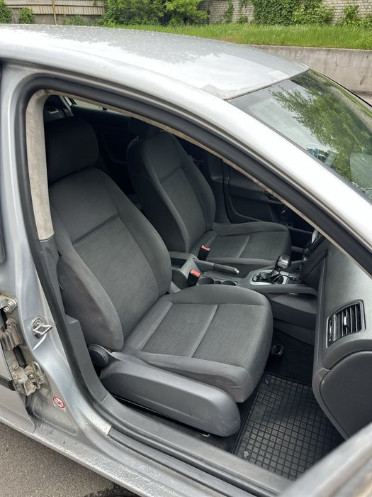 Volkswagen Golf V! Автомат! 1.6 mpi!