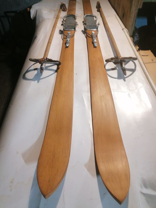 Drewniane narty zabytkowe