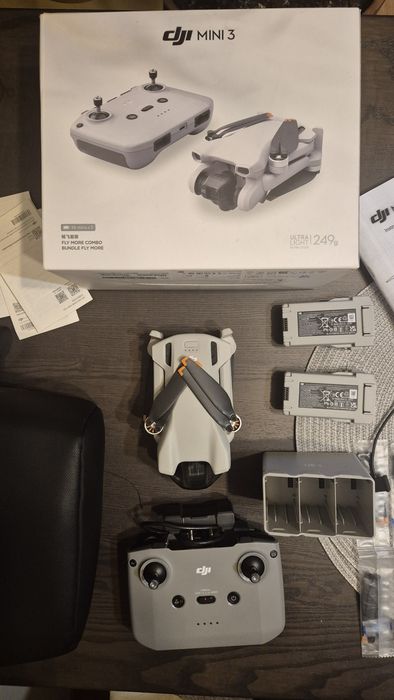 Dron DJI Mini 3 super stan! 3 baterie, ładowarka, śmigła, torba