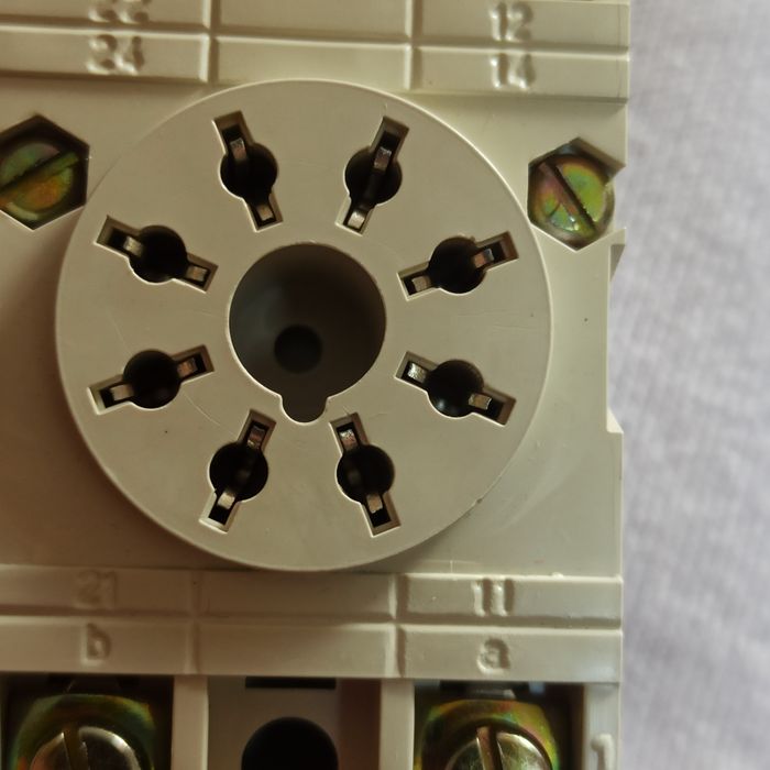 Gniazdo przekaźnika nowe GZU 10A 250V~AC