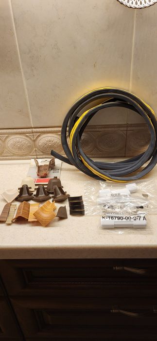 Уголок ,заглушка, кронштейн крепления для леера.