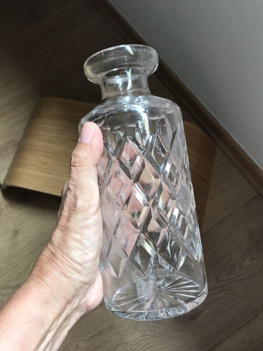 Garrafa de vidro trabalhada com tampa