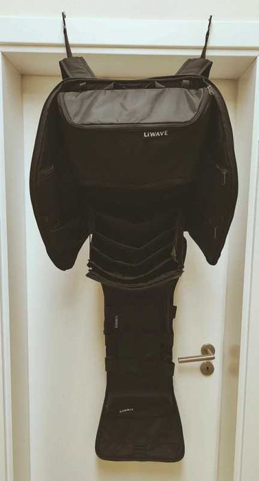 Mochila LiWAVE 38L com oferta de Almofada de Viagem
