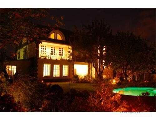 Аренда  посуточно Русановские сады с бассейном  и баней