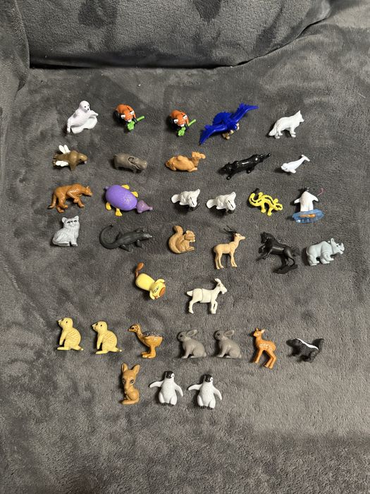 Фігурки kinder natoons дорослі і малята