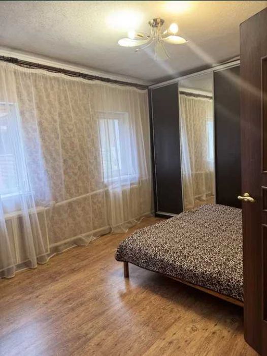 Продаж будинку біля Києва з ділянкою на 30 соток