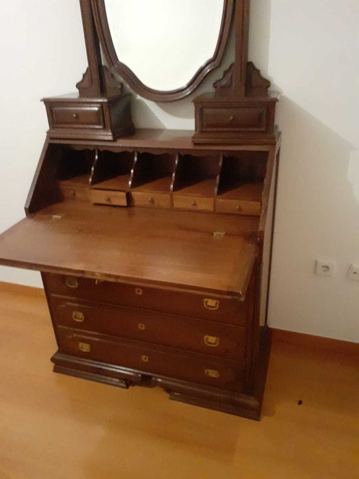 Cama de Solteiro, Mesinha de Cabeceira e Cómoda/Secretária