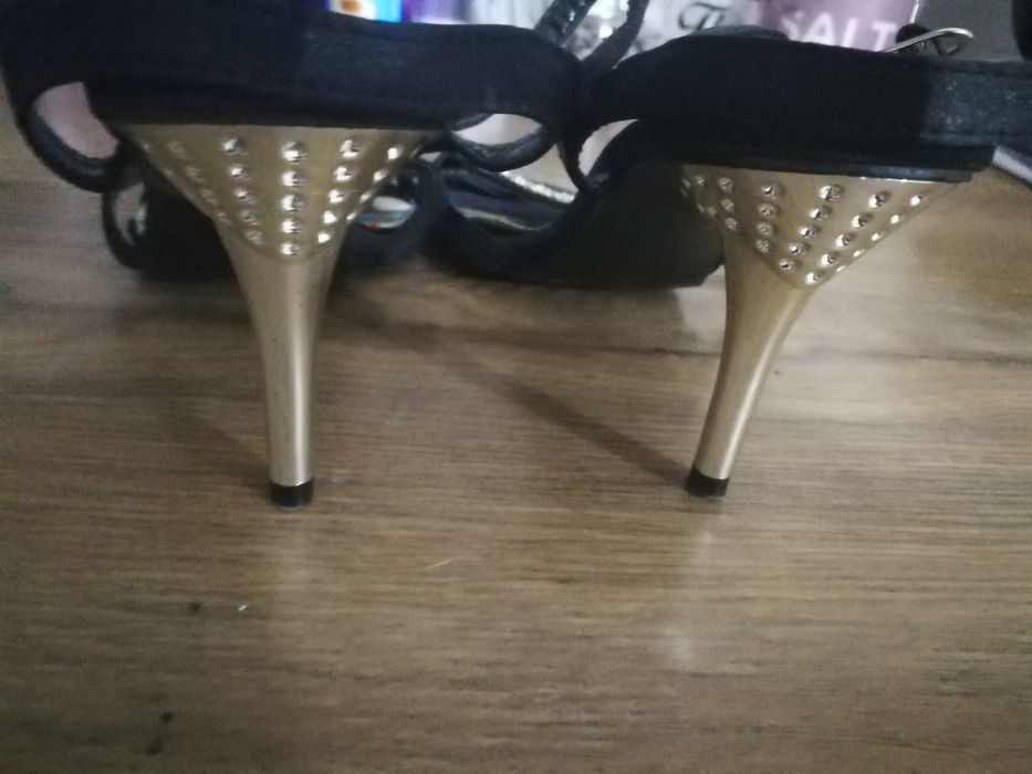 Sandałki na szpilce z cyrkoniami rozmiar 40