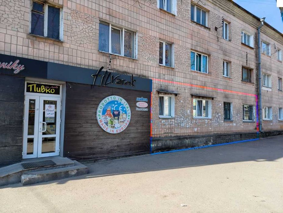 Приміщення під комерцію на зупинці транспорту