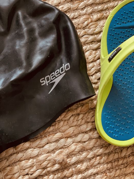 Для плавания шапочка speedo и шлепки