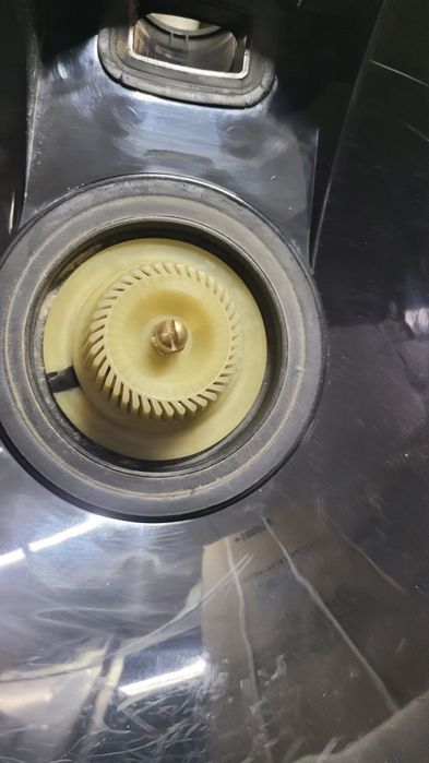 Пилосос з аквафільтром Lura  для очищення повітря і поверхонь