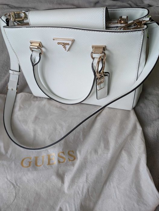 Біла сумка Guess