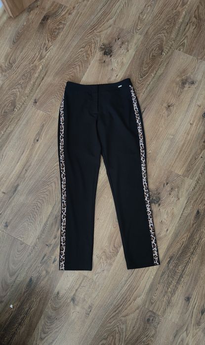 Spodnie materiałowe z lampasem Guess