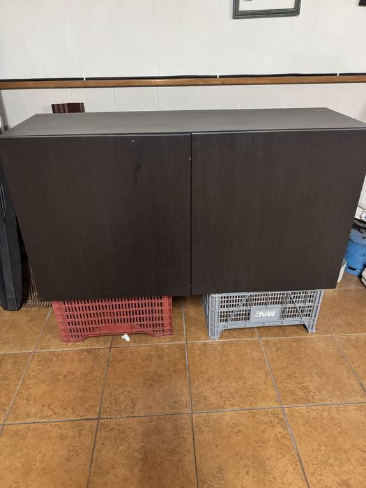 Armario Ikea modelo BESTÃ castanho como novo