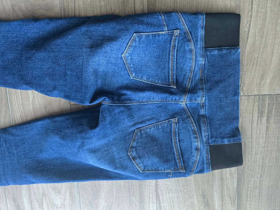 Damskie spodnie jeansowe PUSH UP skinny wysoki stan guma w pasie S