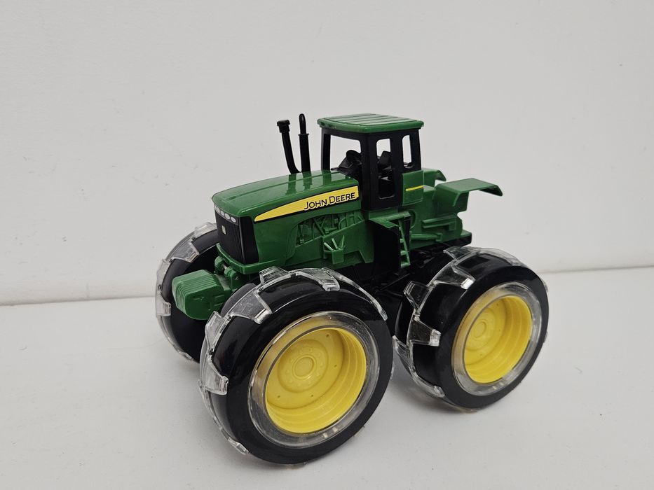 іграшковий трактор Tomy John Deere Monster Treads