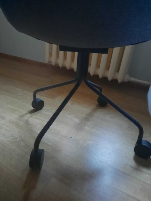 Krzeselko obracane do biurka