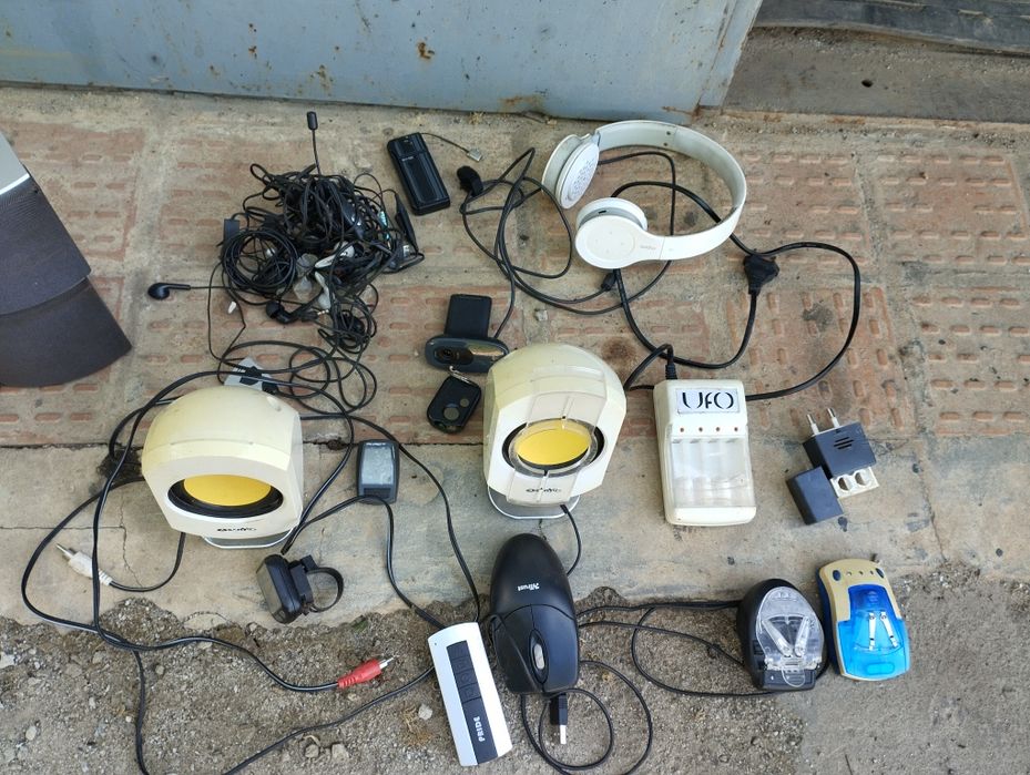 Зарядки,переходники,разное