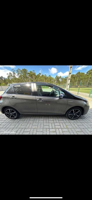 Toyota Yaris Hybrid Square Collection | Bateria híbrida NOVA com garantia até novembro de 2027