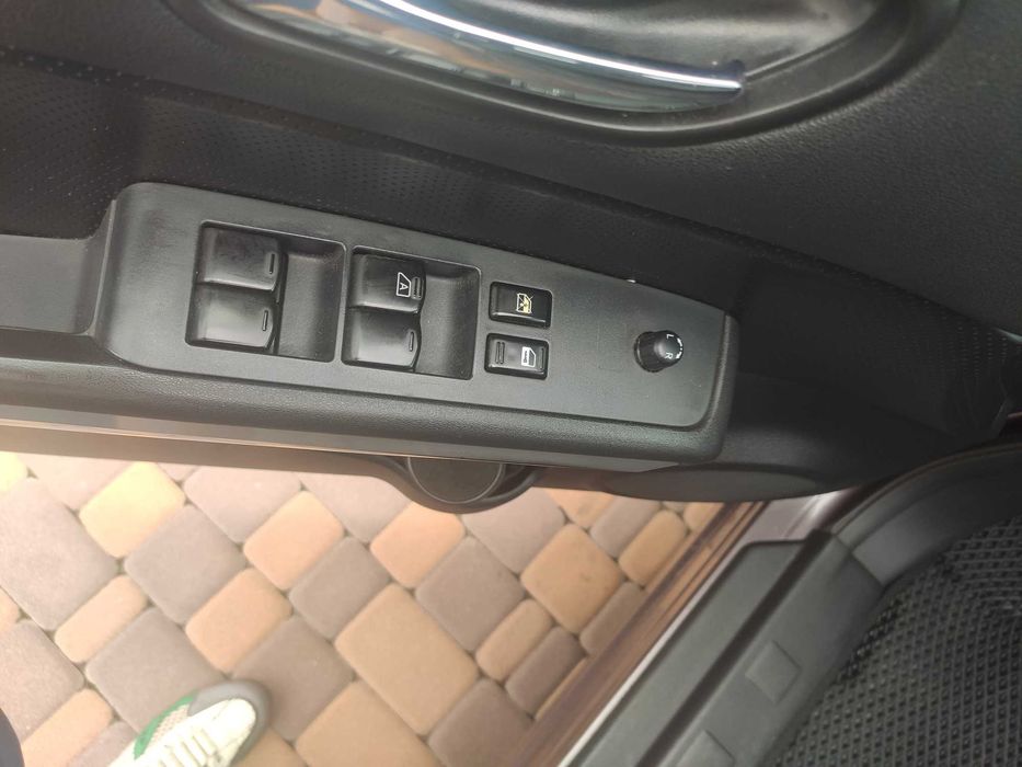 продам автомобіль Nissan