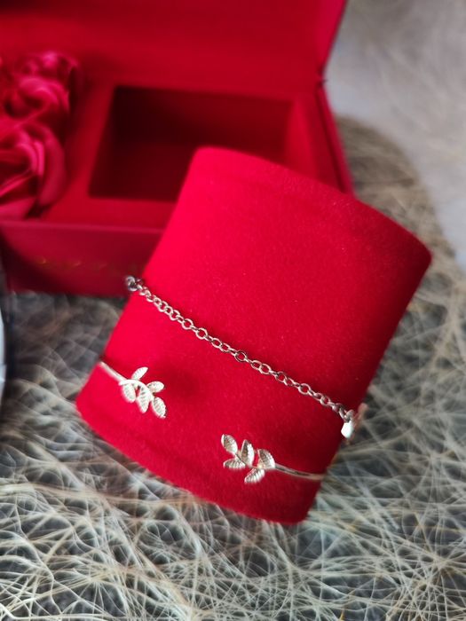 Conjunto Relógio de Senhora Prateado e Dourado mais duas pulseiras da Skyline