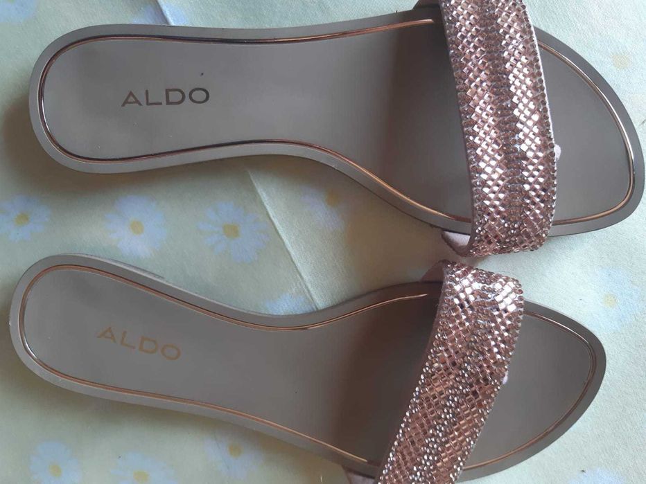 Marca Aldo-chinelos com lantejoulas