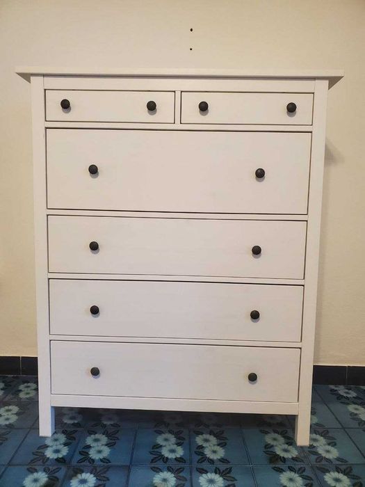 Cómoda IKEA Hemnes branca — como novo